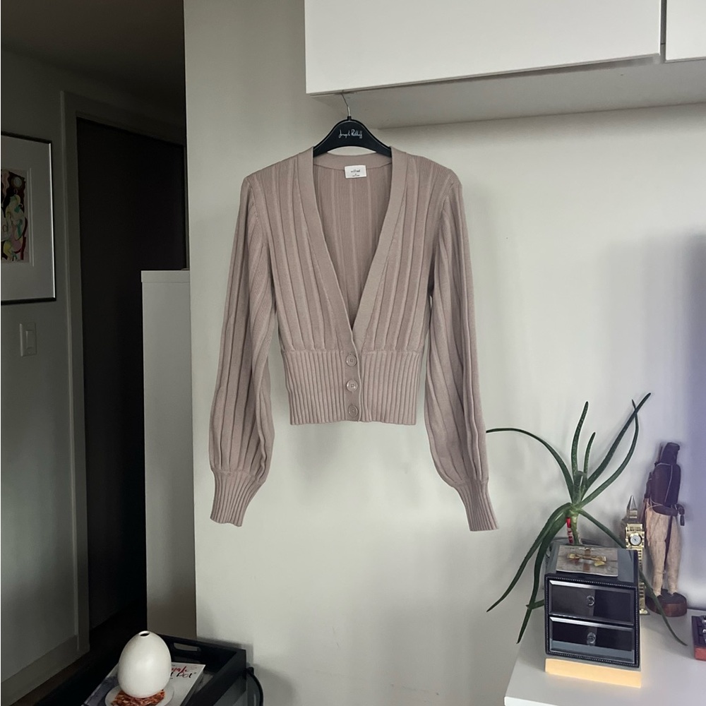 Aritzia Wilfred Plunge-Front Taupe Neutral Ribbed Cropped Cardigan/Sweater Sz M - Picture 4 of 14